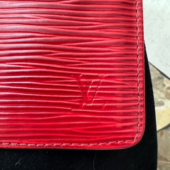 Louis Vuitton - Red Epi Coin Pouch - EUC - Picture 2 of 9